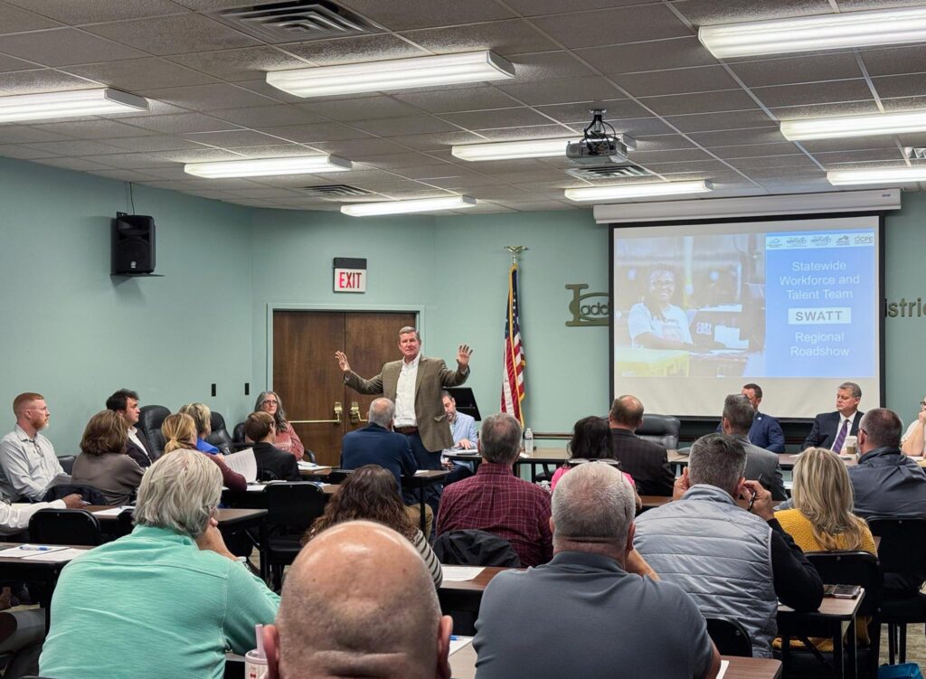 Secretary Jeff Noel addressing the meeting